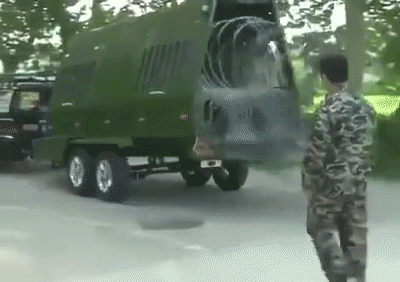 马桶堵了如何吸出来？34个机械原理、设计动画来了1、马桶疏通器原理：2、高频变压器绕组自动化生产：3、伺服电缸高负载、大推力、高精度、易维护，应用广泛：4、小型土豆收获机：5、郎酒瓶子制作工艺：6、陶瓷杯自动化生产：7、液压奶酪切割机：8、自动化摊煎饼：9、蔬菜丸子制作过程：10、自动化包子机：11、万能清扫器：12、快速部署战场铁丝网防御线：13、手持式自动螺丝机：14、自由弯管机：15、滚动式捡果器：16、铜管折弯过程，谁知道为什么不瘪：17、自动化攻丝机：18、45度管接头滚牙：19、食品,马桶堵了如何吸出来？34个机械原理、设计动画来了，直观易懂,第12张